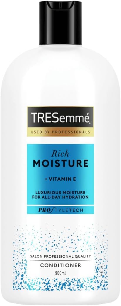 TRESemmé Moisture Rich Conditioner bottle, 900ml, with Vitamin E.