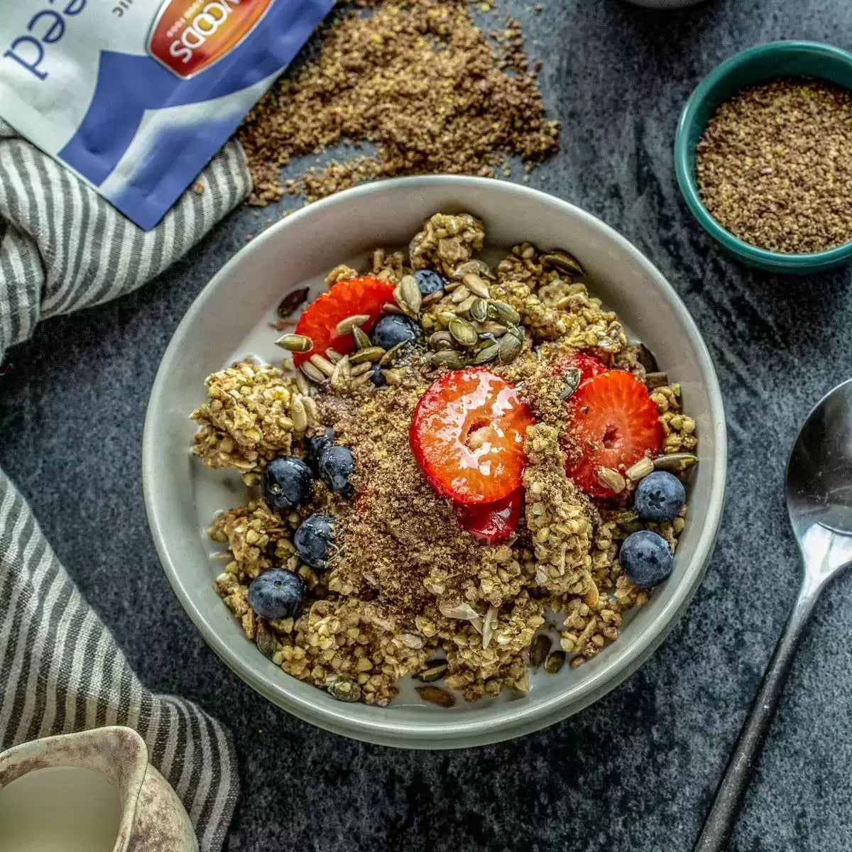 How to Use: Linwoods flaxseed powder 1kg added to smoothie bowl preparation serving suggestion