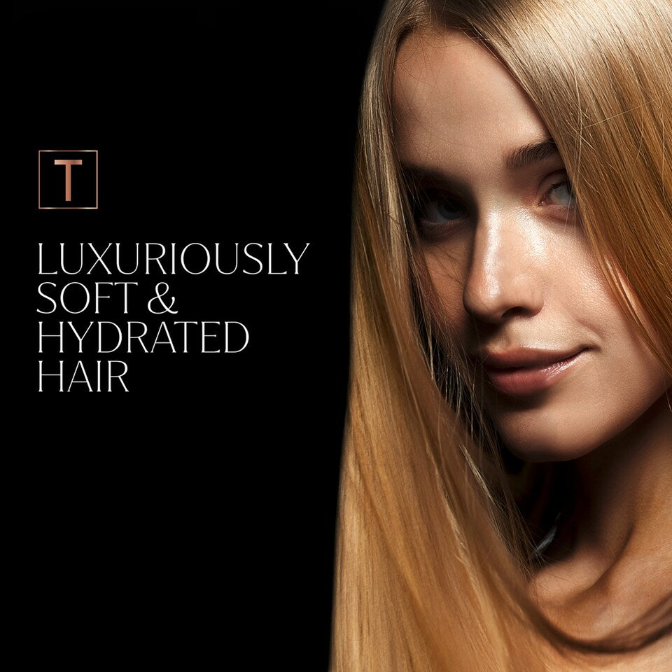 TRESemmé Rich Moisture Shampoo and Conditioner Set 2 x 680ml bottles displayed together for hair care